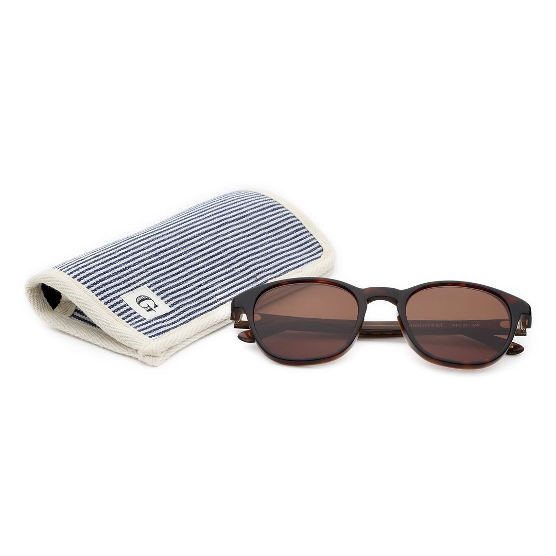 BROWN SUNGLASSES
